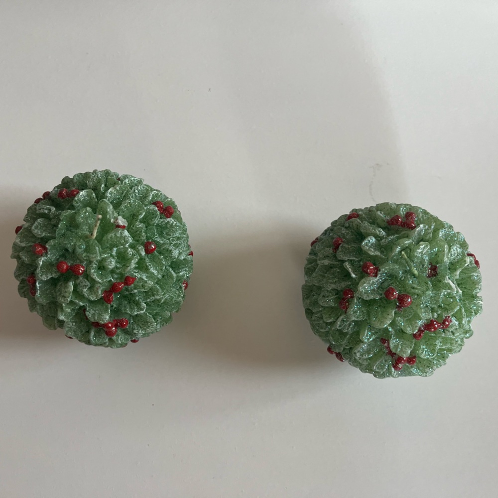 2 Vintage Holly Berry / Mistletoe Ball Shaped Green and Red Wax Candles sparkly